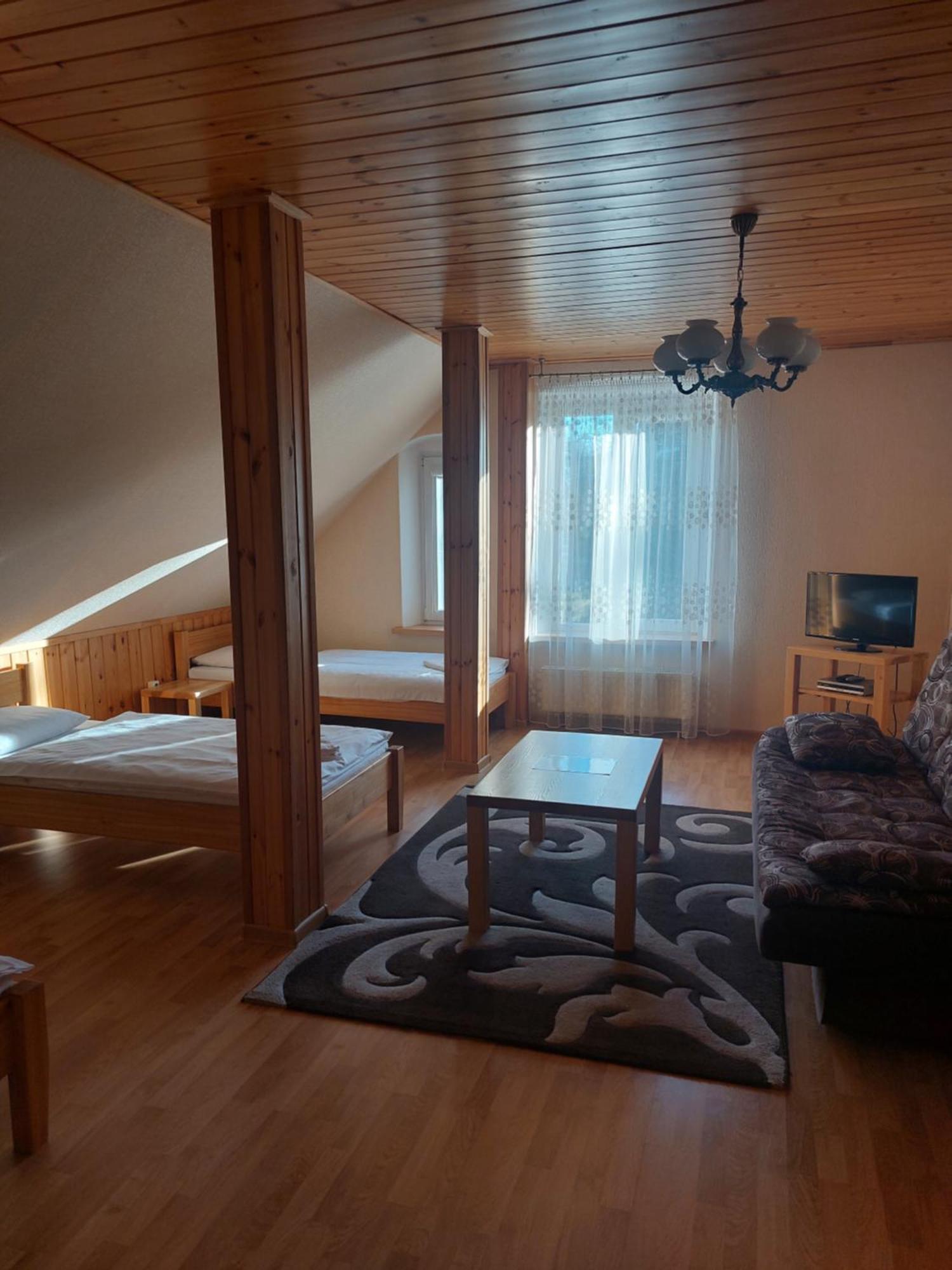 Hotel Asmonienes Sveciu Namai "Senoji Mokyklele" Smalininkai Exterior foto